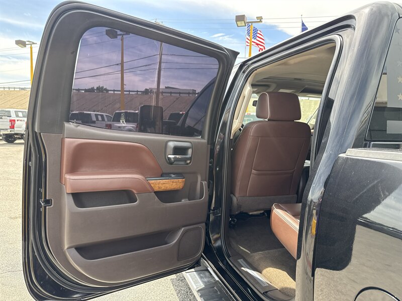 2017 Chevrolet Silverado 3500 High Country - Photo 14 - Arlington, TX 76011