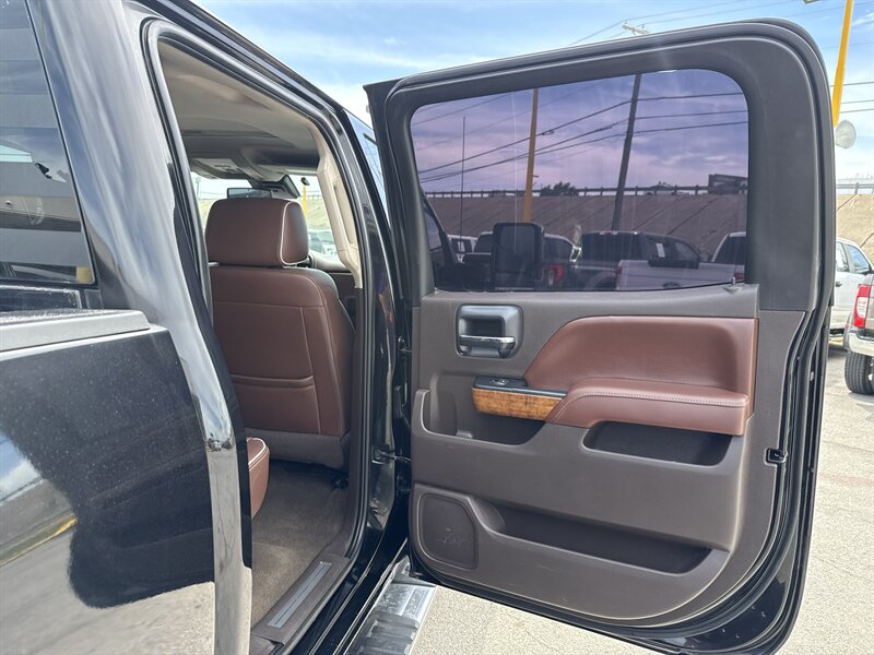 2017 Chevrolet Silverado 3500 High Country - Photo 18 - Arlington, TX 76011