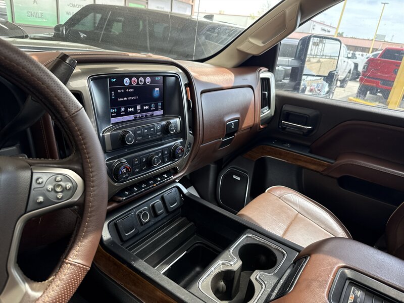 2017 Chevrolet Silverado 3500 High Country - Photo 26 - Arlington, TX 76011