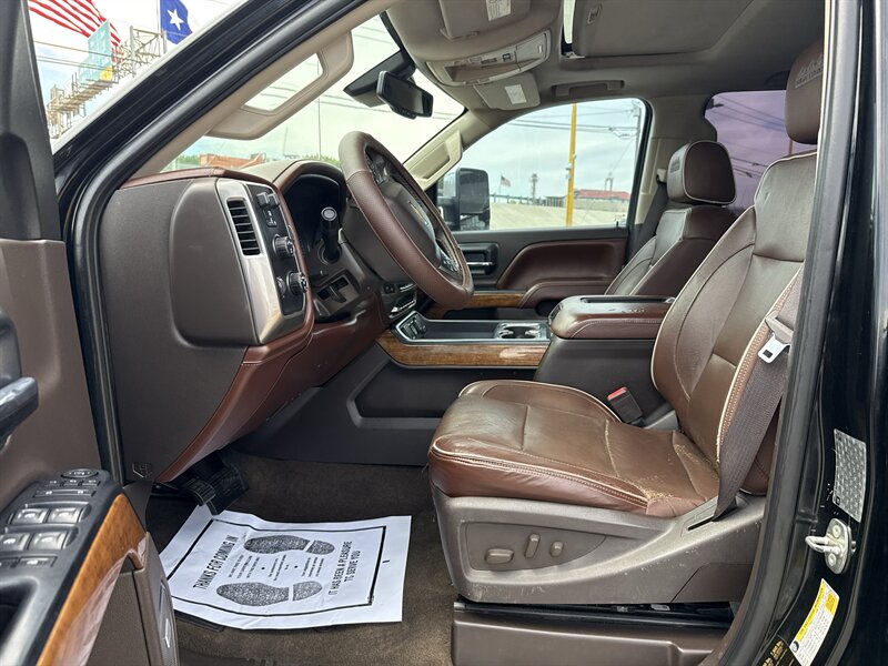 2017 Chevrolet Silverado 3500 High Country - Photo 13 - Arlington, TX 76011