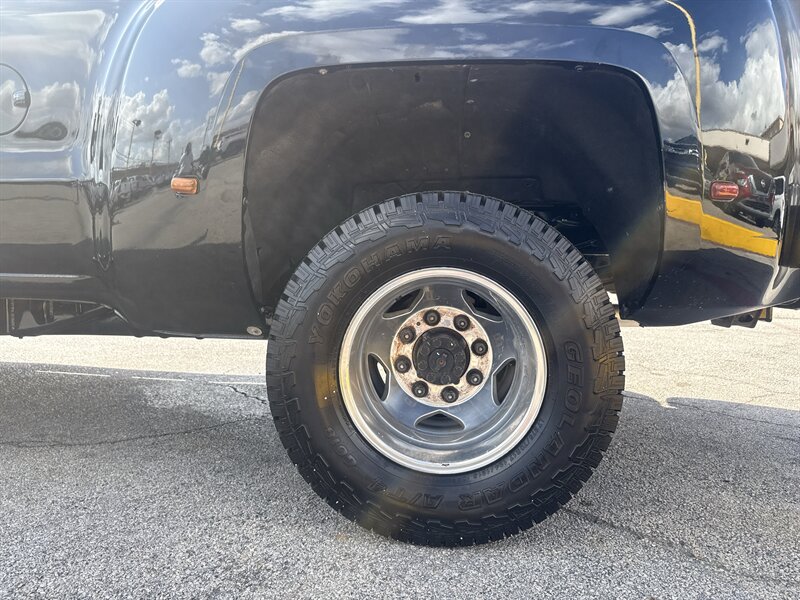 2017 Chevrolet Silverado 3500 High Country - Photo 10 - Arlington, TX 76011