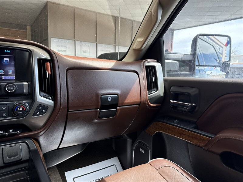 2017 Chevrolet Silverado 3500 High Country - Photo 25 - Arlington, TX 76011