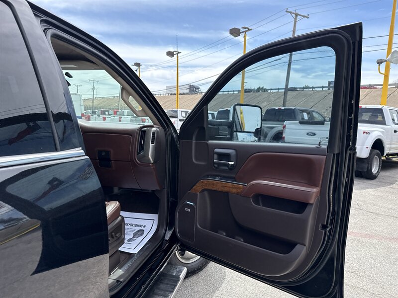 2017 Chevrolet Silverado 3500 High Country - Photo 16 - Arlington, TX 76011