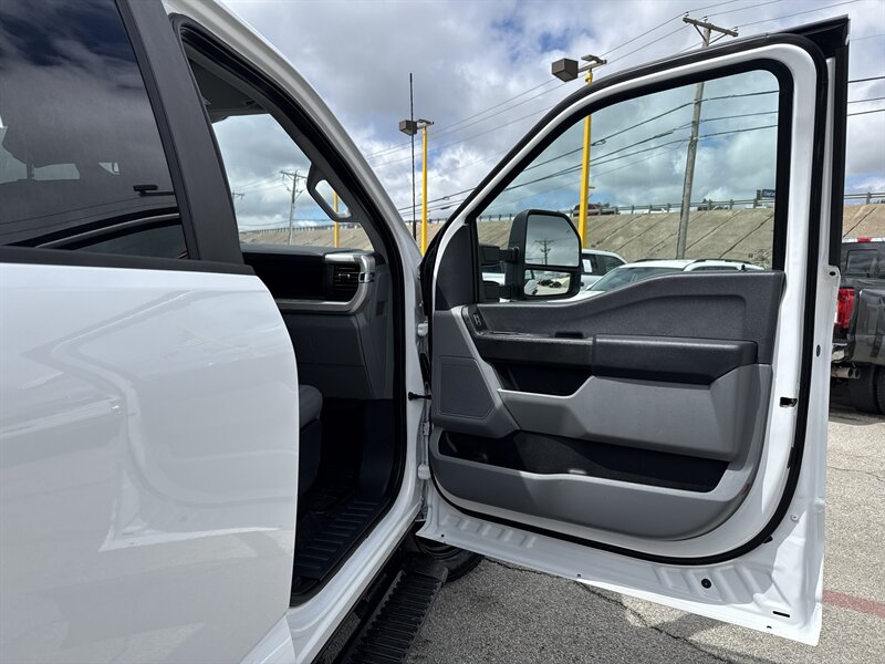 2023 Ford F-350 XL - Photo 17 - Arlington, TX 76011