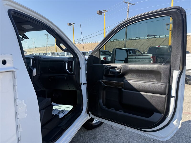 2022 GMC Sierra 3500HD CC SLE - Photo 15 - Arlington, TX 76011