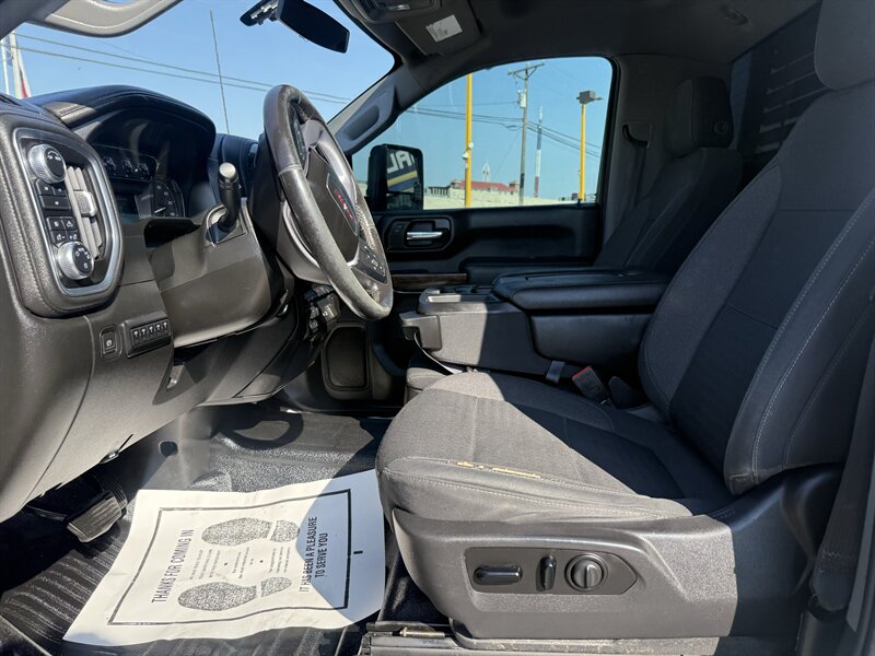 2022 GMC Sierra 3500HD CC SLE - Photo 14 - Arlington, TX 76011