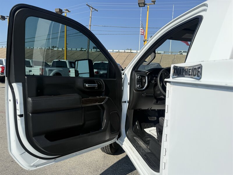 2022 GMC Sierra 3500HD CC SLE - Photo 13 - Arlington, TX 76011