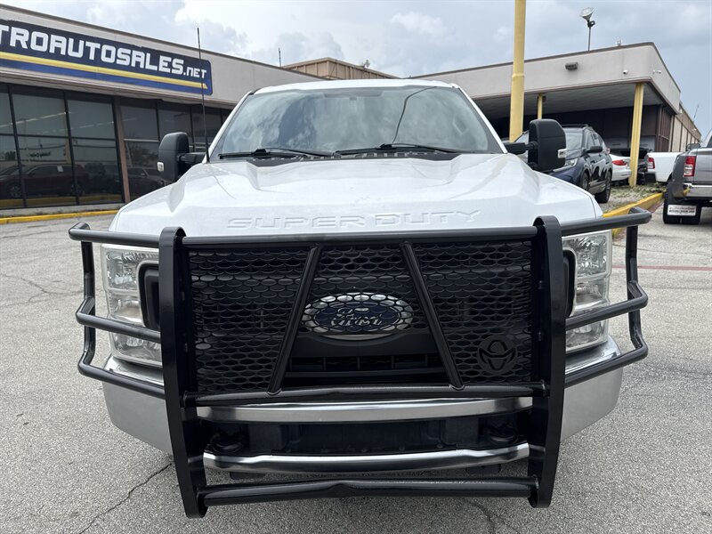 2022 Ford F-250 XL - Photo 2 - Arlington, TX 76011
