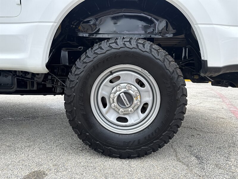 2022 Ford F-250 XL - Photo 10 - Arlington, TX 76011