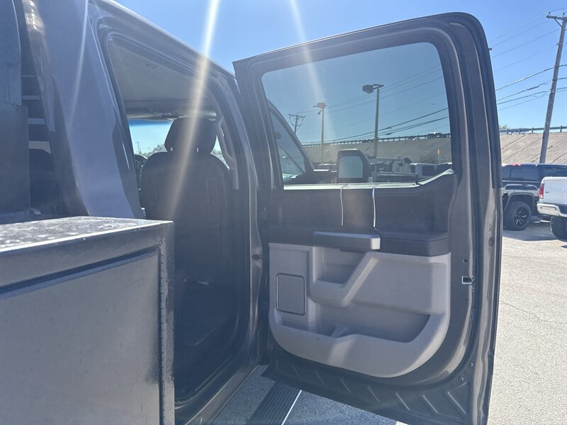 2018 Ford F-450 Super Duty Limited   - Photo 19 - Arlington, TX 76011