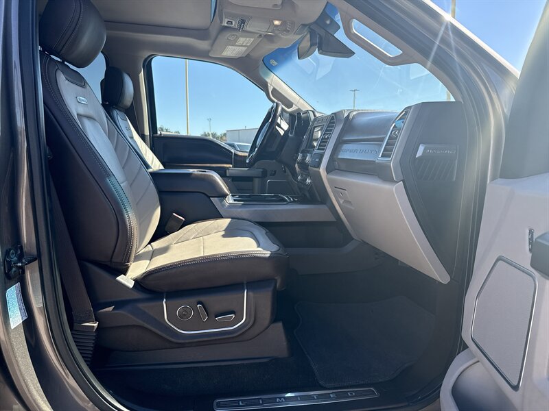 2018 Ford F-450 Super Duty Limited   - Photo 18 - Arlington, TX 76011