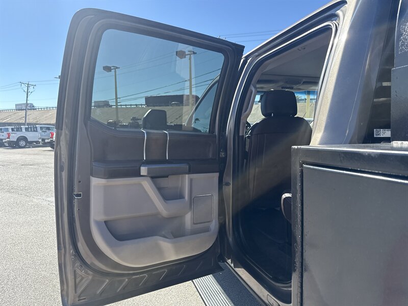 2018 Ford F-450 Super Duty Limited   - Photo 15 - Arlington, TX 76011