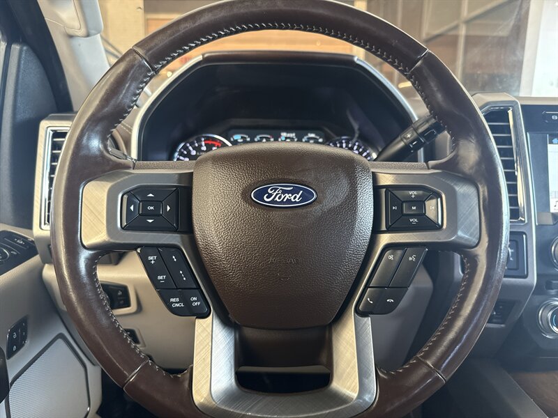 2018 Ford F-450 Super Duty Limited   - Photo 21 - Arlington, TX 76011