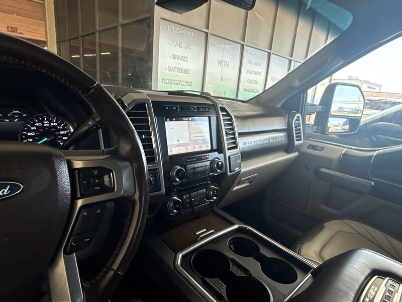 2018 Ford F-450 Super Duty Limited   - Photo 28 - Arlington, TX 76011