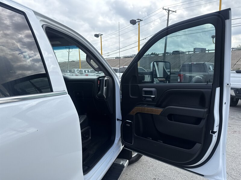 2016 Chevrolet Silverado 3500HD LTZ - Photo 17 - Arlington, TX 76011