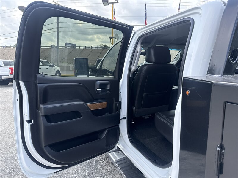 2016 Chevrolet Silverado 3500HD LTZ - Photo 15 - Arlington, TX 76011