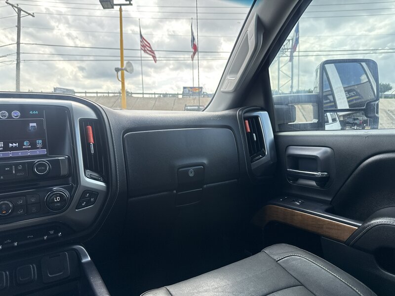 2016 Chevrolet Silverado 3500HD LTZ - Photo 25 - Arlington, TX 76011