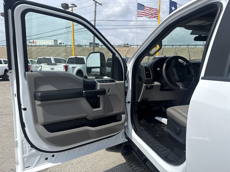 2022 Ford F-250 XL - Photo 13 - Arlington, TX 76011