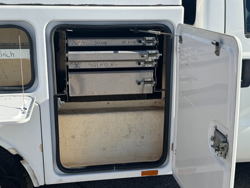 2013 Ford F-350 XLT - Photo 9 - Arlington, TX 76011