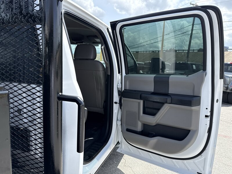 2017 Ford F-550 XL - Photo 18 - Arlington, TX 76011