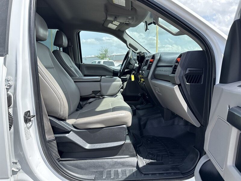 2017 Ford F-550 XL - Photo 17 - Arlington, TX 76011