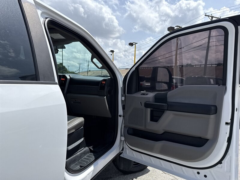 2017 Ford F-550 XL - Photo 16 - Arlington, TX 76011