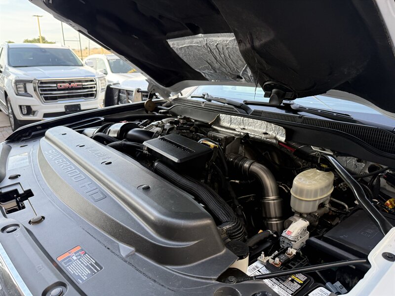 2017 Chevrolet Silverado 3500HD CC Work Truck - Photo 30 - Arlington, TX 76011