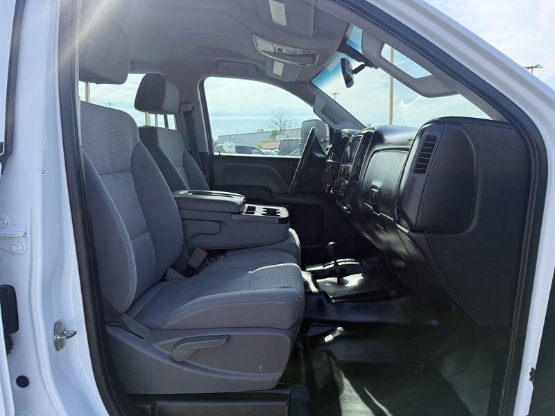 2017 Chevrolet Silverado 3500HD CC Work Truck - Photo 18 - Arlington, TX 76011