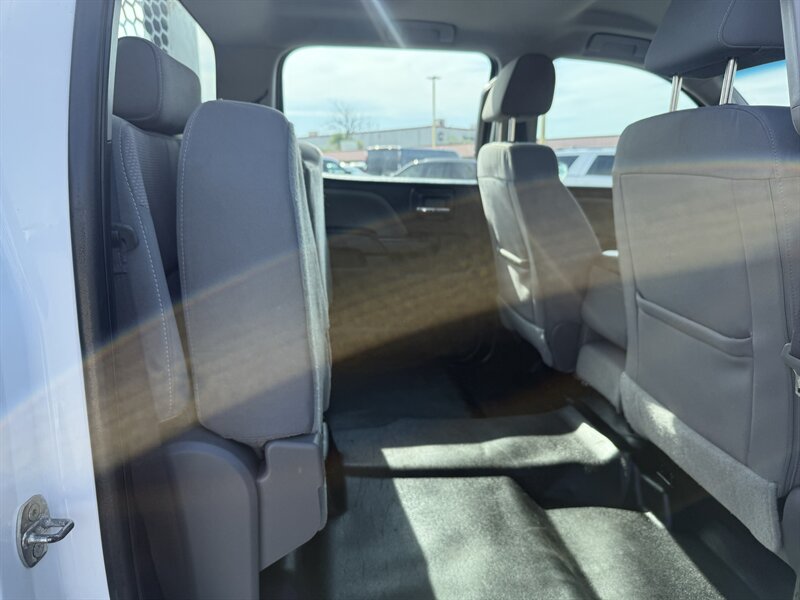 2017 Chevrolet Silverado 3500HD CC Work Truck - Photo 20 - Arlington, TX 76011