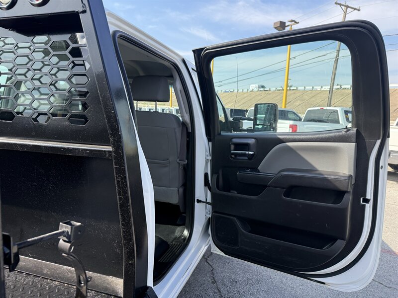 2017 Chevrolet Silverado 3500HD CC Work Truck - Photo 19 - Arlington, TX 76011