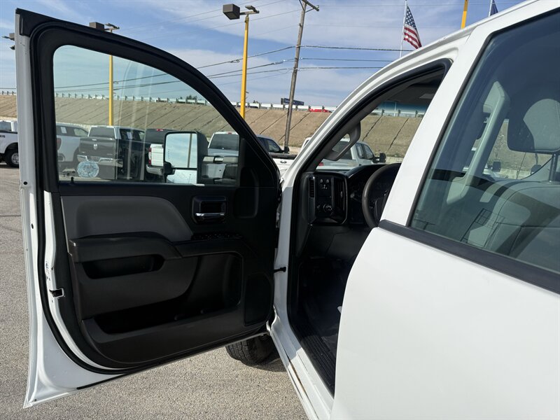 2017 Chevrolet Silverado 3500HD CC Work Truck - Photo 13 - Arlington, TX 76011