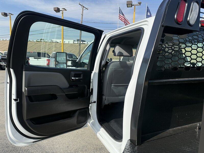 2017 Chevrolet Silverado 3500HD CC Work Truck - Photo 15 - Arlington, TX 76011