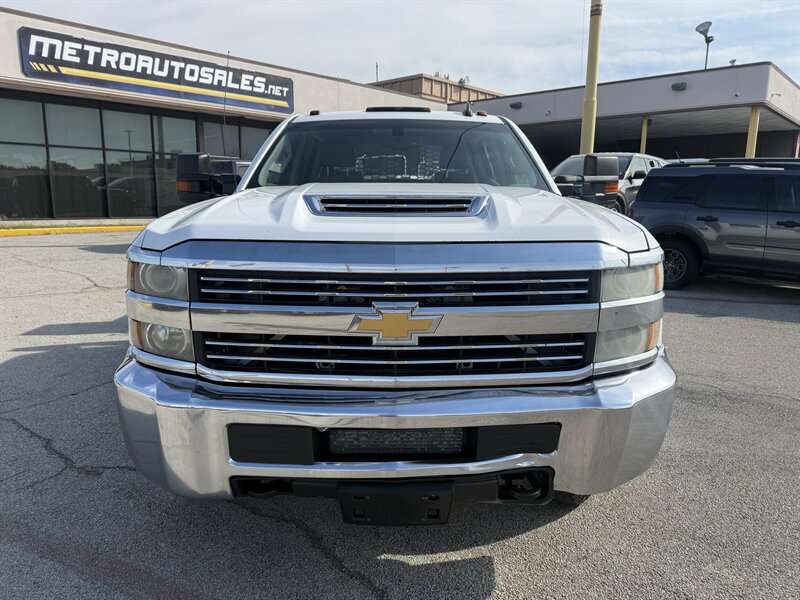 2017 Chevrolet Silverado 3500HD CC Work Truck - Photo 2 - Arlington, TX 76011