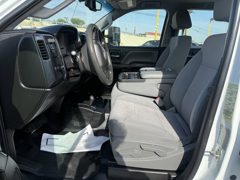 2017 Chevrolet Silverado 3500HD CC Work Truck - Photo 14 - Arlington, TX 76011