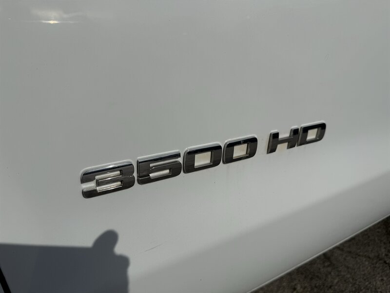 2017 Chevrolet Silverado 3500HD CC Work Truck - Photo 11 - Arlington, TX 76011
