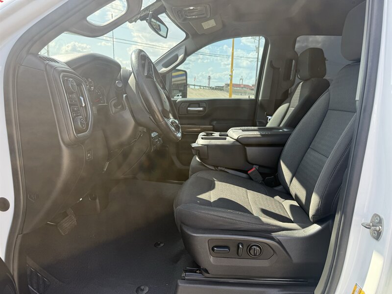2022 Chevrolet Silverado 2500HD LT - Photo 13 - Arlington, TX 76011