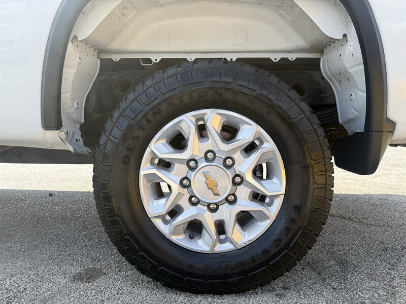 2022 Chevrolet Silverado 2500HD LT - Photo 9 - Arlington, TX 76011