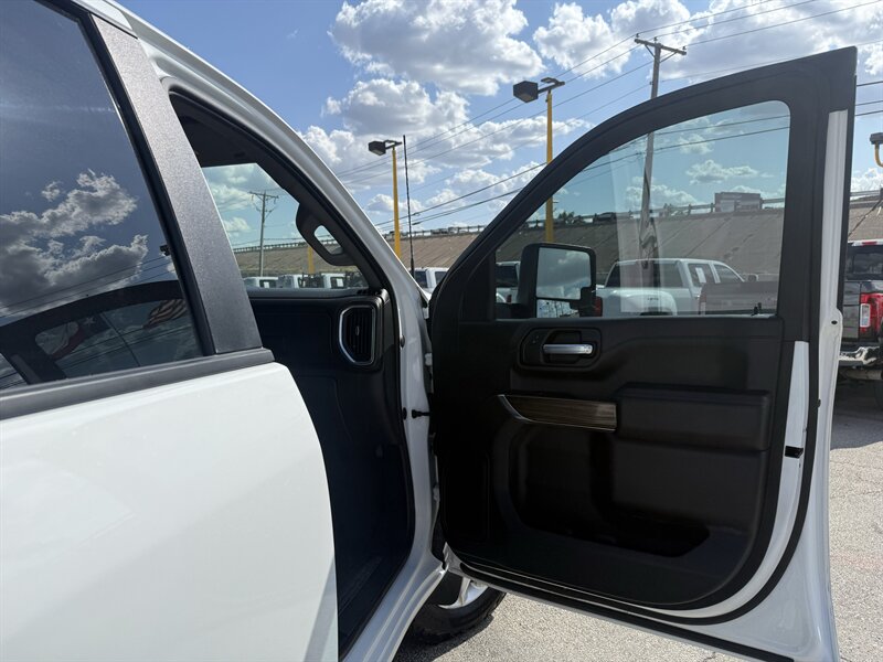 2022 Chevrolet Silverado 2500HD LT - Photo 16 - Arlington, TX 76011