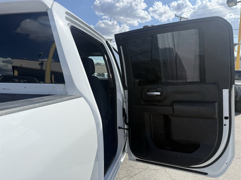 2022 Chevrolet Silverado 2500HD LT - Photo 18 - Arlington, TX 76011