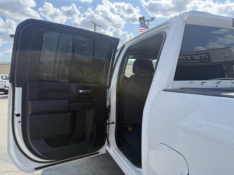2022 Chevrolet Silverado 2500HD LT - Photo 14 - Arlington, TX 76011