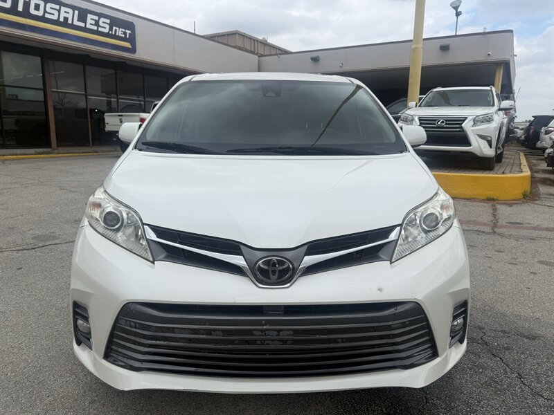2020 Toyota Sienna XLE 7-Passenger - Photo 2 - Arlington, TX 76011
