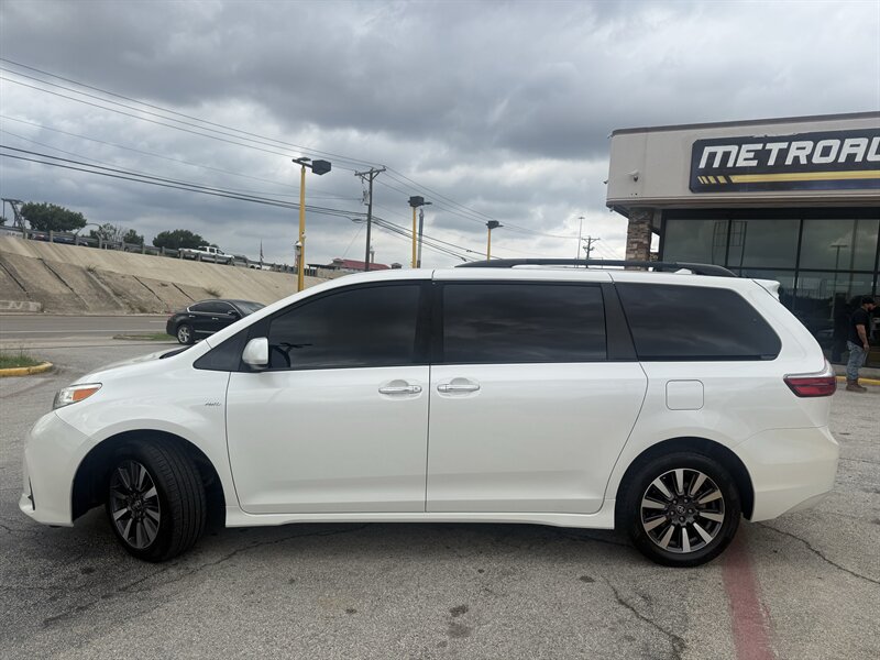 2020 Toyota Sienna XLE 7-Passenger - Photo 9 - Arlington, TX 76011