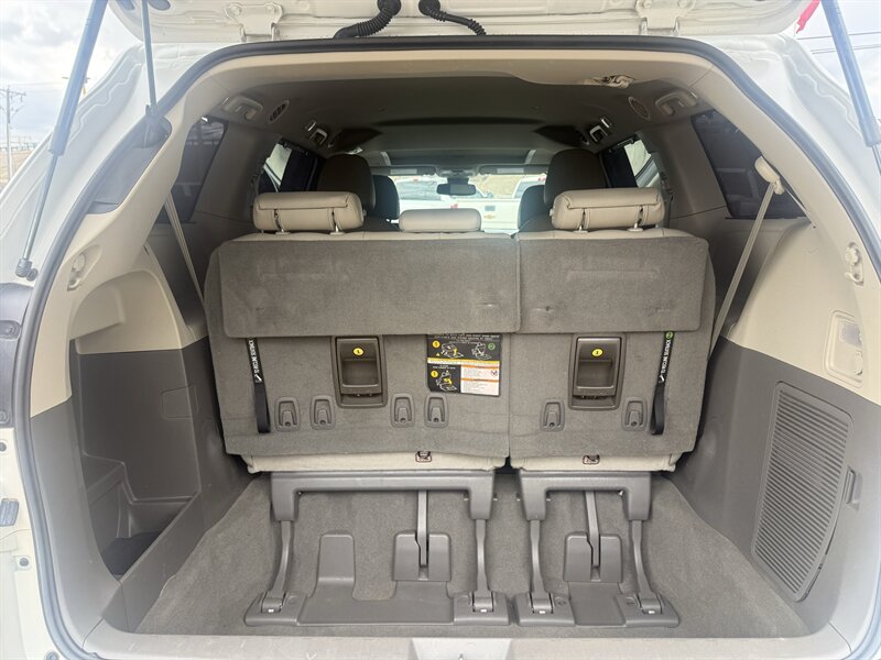 2020 Toyota Sienna XLE 7-Passenger - Photo 7 - Arlington, TX 76011