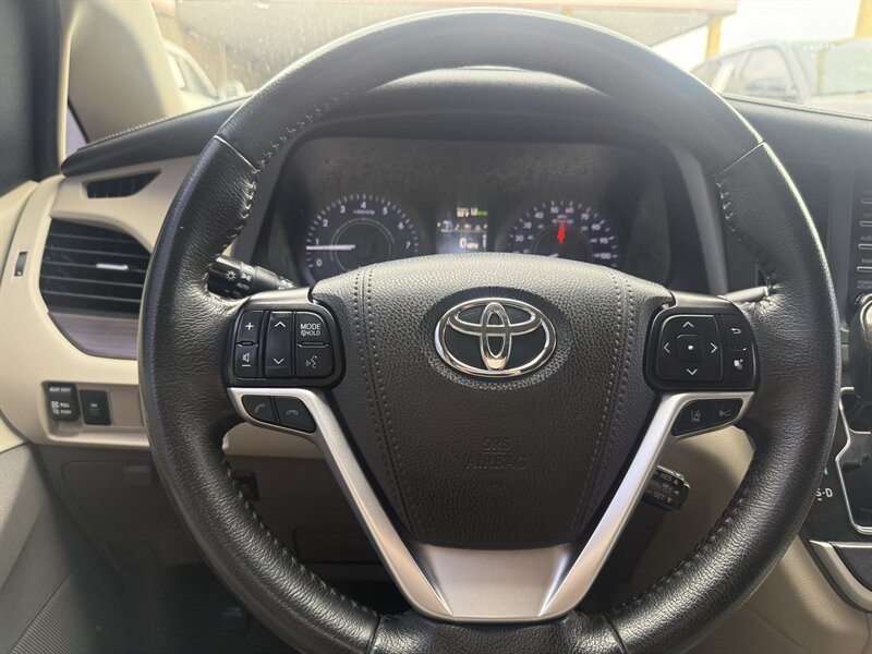 2020 Toyota Sienna XLE 7-Passenger - Photo 20 - Arlington, TX 76011