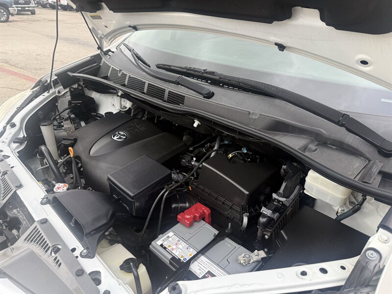 2020 Toyota Sienna XLE 7-Passenger - Photo 30 - Arlington, TX 76011
