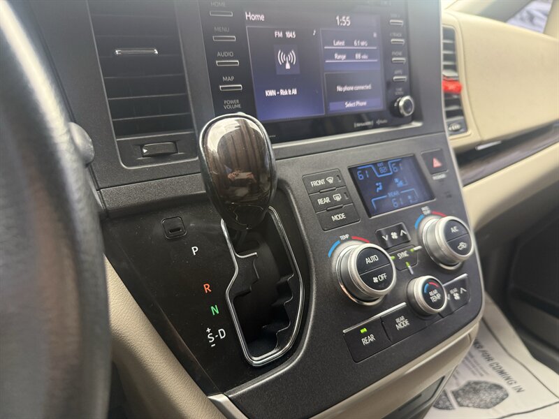 2020 Toyota Sienna XLE 7-Passenger - Photo 23 - Arlington, TX 76011