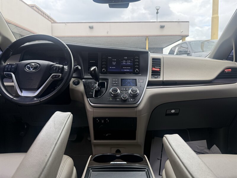 2020 Toyota Sienna XLE 7-Passenger - Photo 24 - Arlington, TX 76011