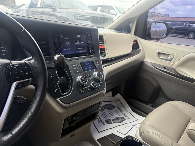 2020 Toyota Sienna XLE 7-Passenger - Photo 26 - Arlington, TX 76011