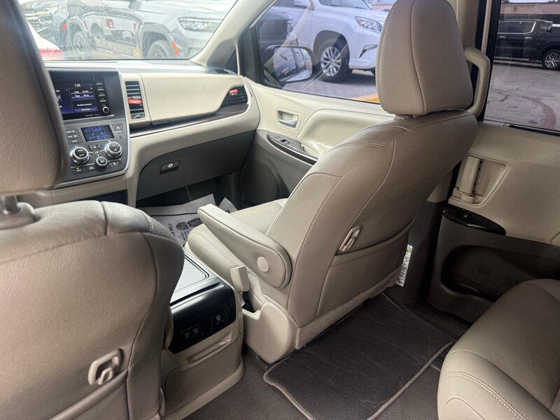 2020 Toyota Sienna XLE 7-Passenger - Photo 27 - Arlington, TX 76011