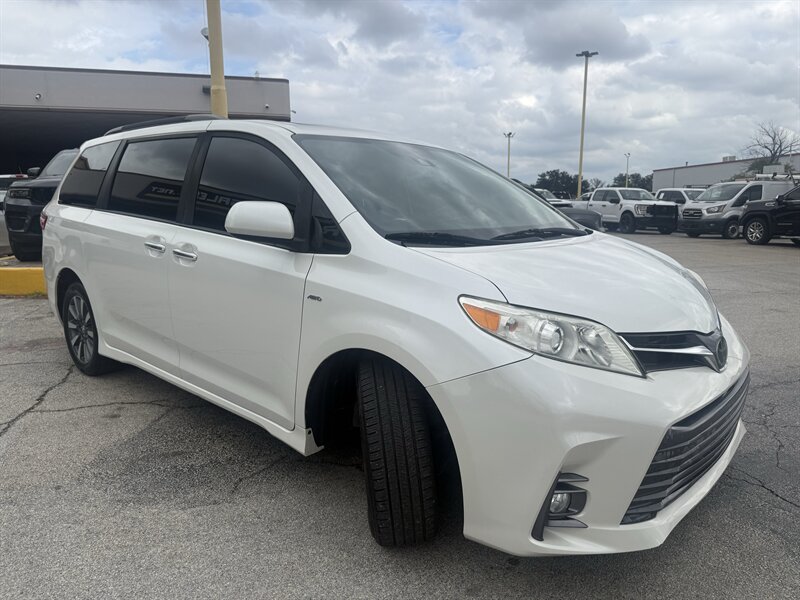 2020 Toyota Sienna XLE 7-Passenger - Photo 3 - Arlington, TX 76011